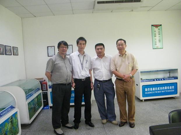 Singapore customers came to Kangfeng for a visit